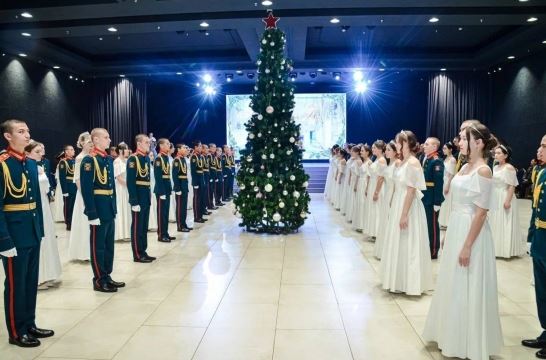 В Оренбургской области 50 учащихся учебных заведений исполнили бальные танцы 19-го века