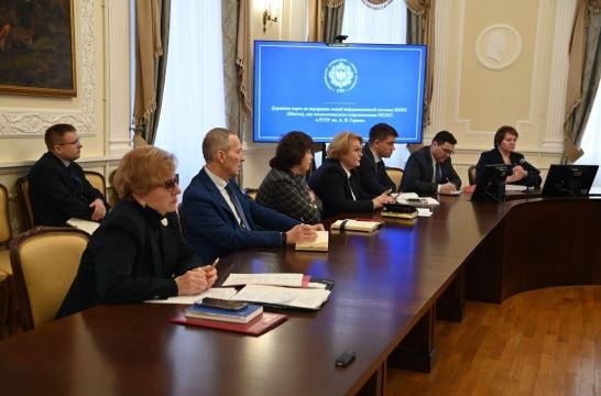 У главного корпуса РГПУ им. А.И. Герцена хотят установить скульптуру пеликана