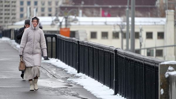 Синоптики спрогнозировали небольшой снег и гололедицу в Москве 6 декабря